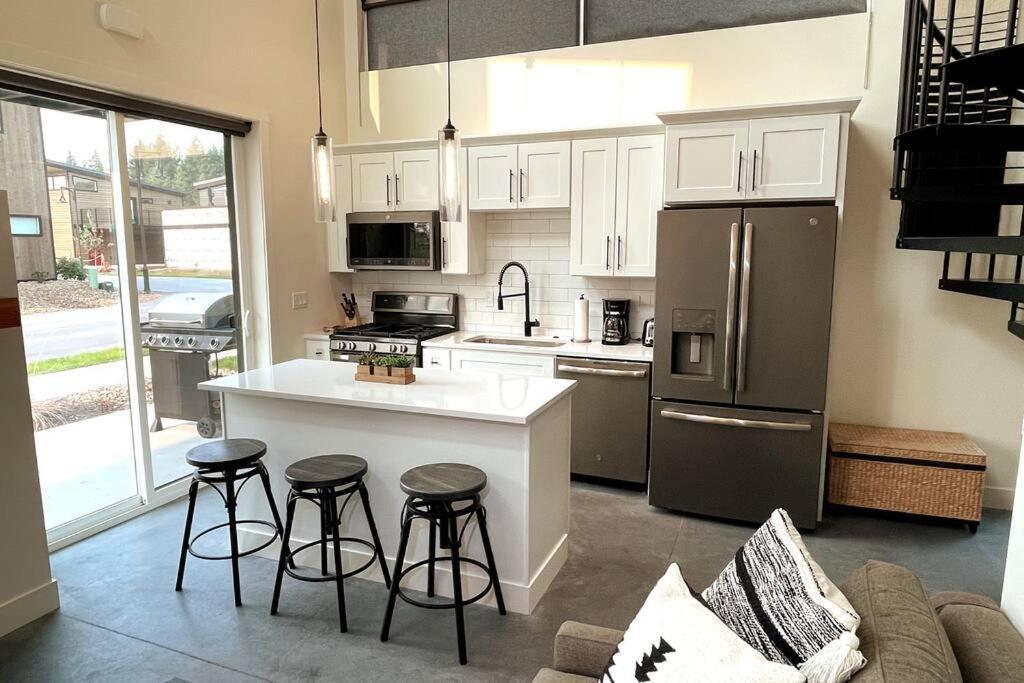 Brand New Upscale Home- Best Location! وايتفيش، مونتانا المظهر الخارجي الصورة