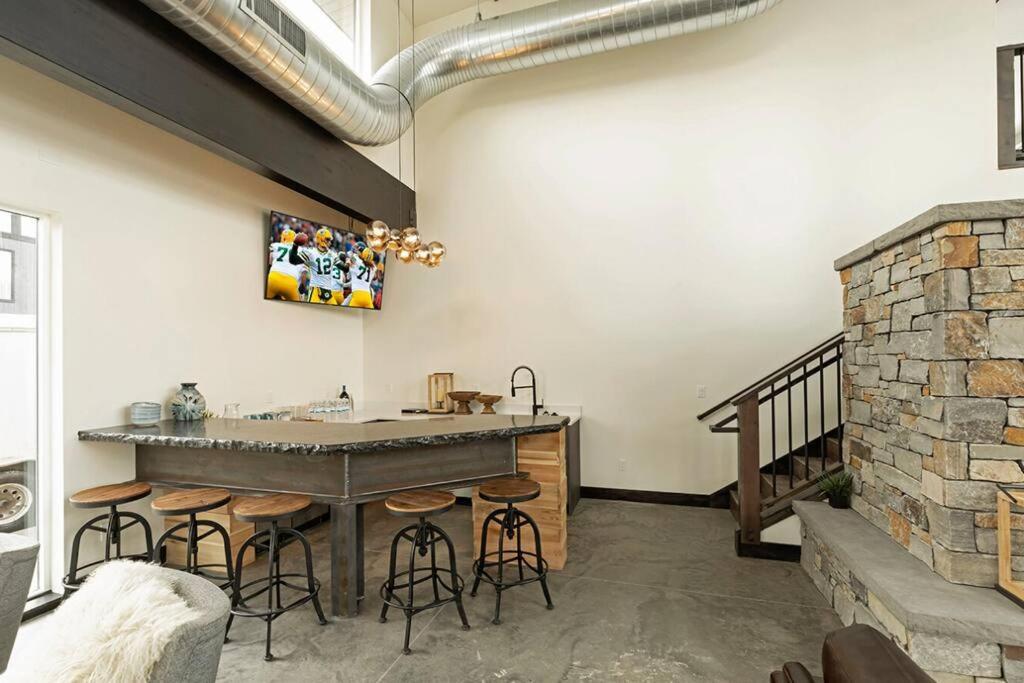 Brand New Upscale Home- Best Location! وايتفيش، مونتانا المظهر الخارجي الصورة