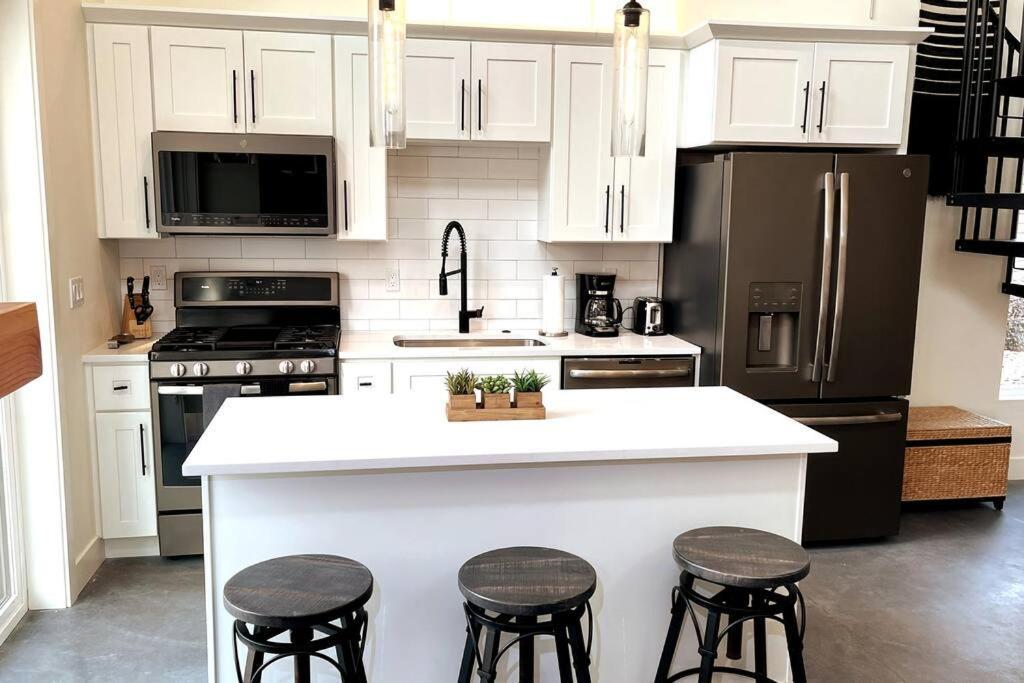 Brand New Upscale Home- Best Location! وايتفيش، مونتانا المظهر الخارجي الصورة