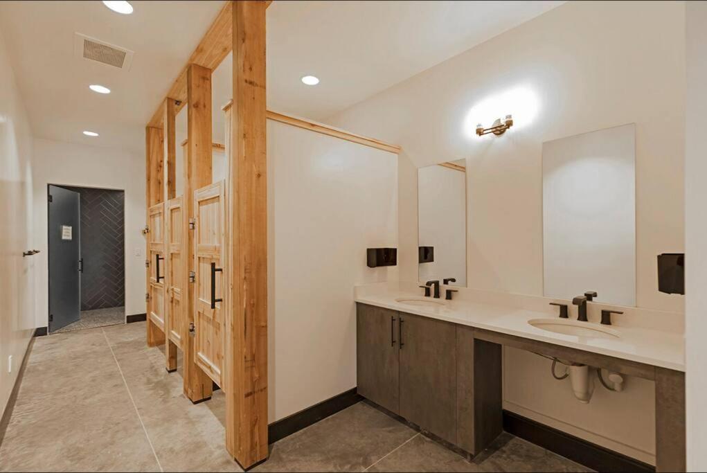 Brand New Upscale Home- Best Location! وايتفيش، مونتانا المظهر الخارجي الصورة